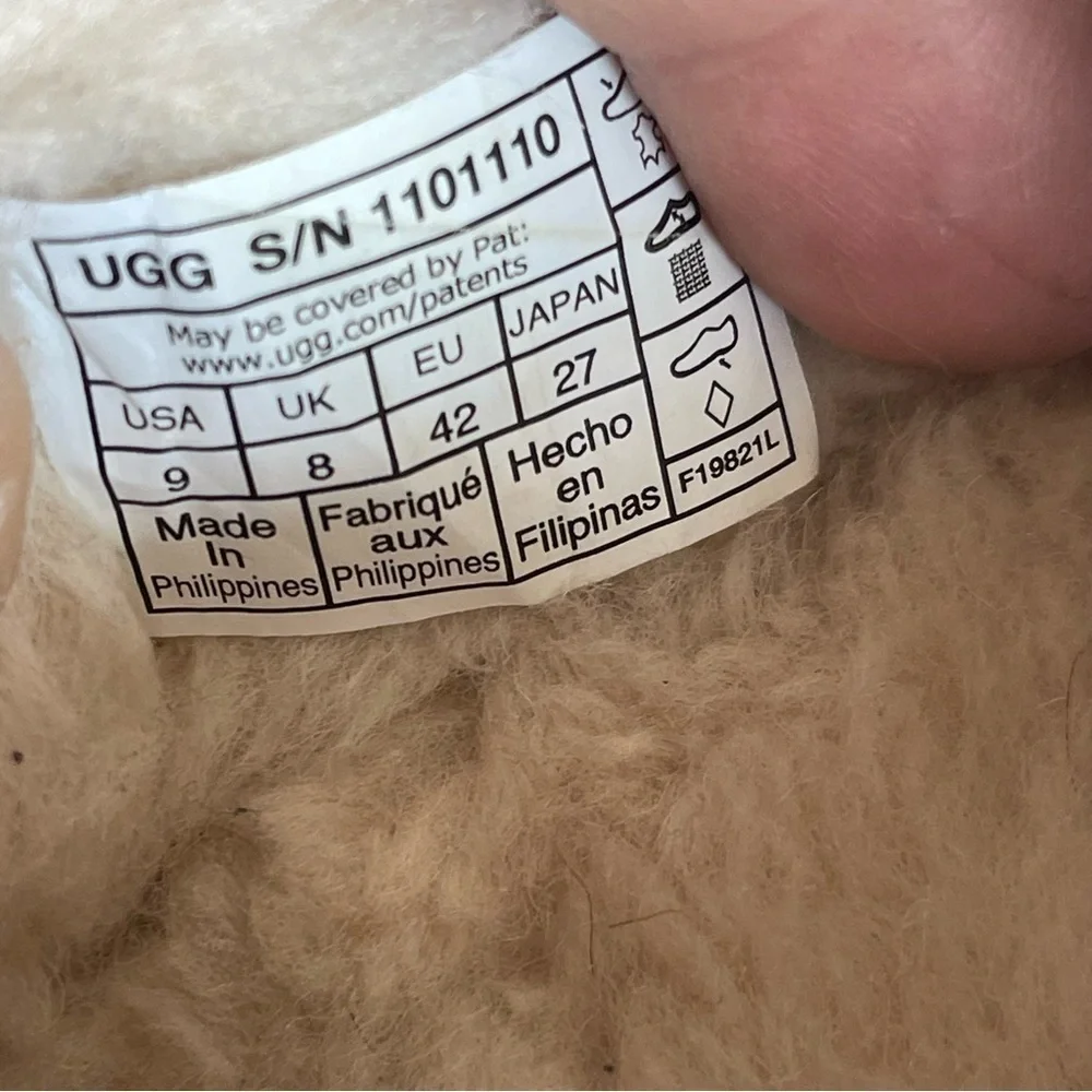 UGG Ascot Slippers size 9.0